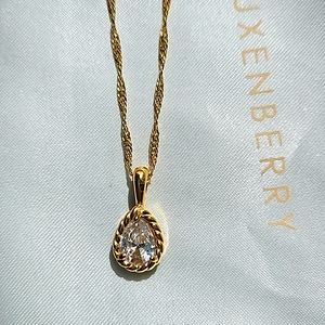 18k gold necklace with crystal